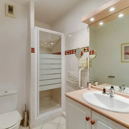 Palmier Calme, 2 Chambres, 2 Salle De Bains, 2 Wc, Clim, Parking *